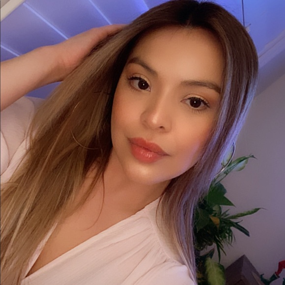 Meet your Posher, Stephanie - Picture 2 of 2